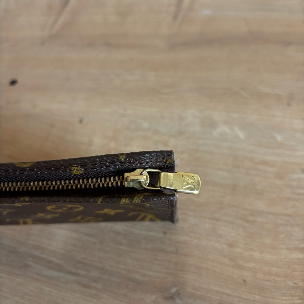 Authentic Louis Vuitton toiletry monogram bag - Picture 5 of 7